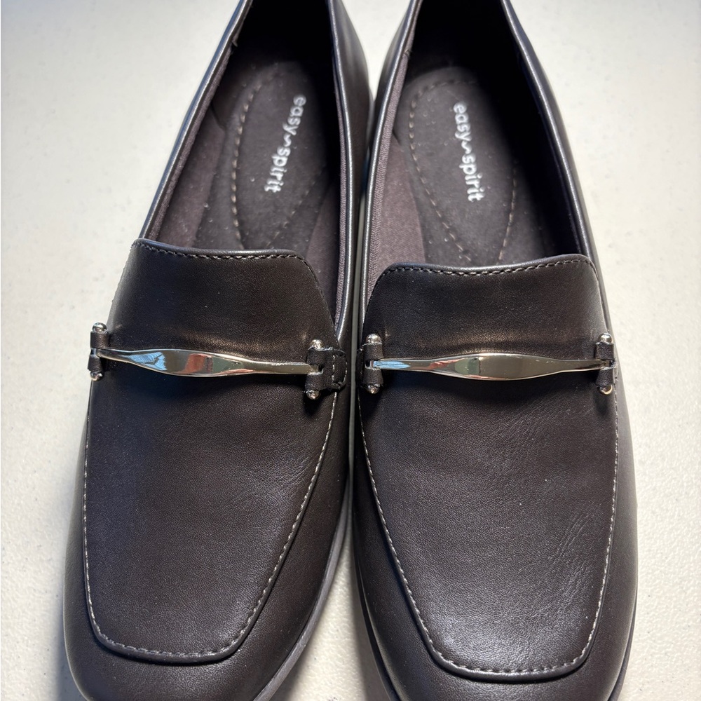 Easy Spirit Women Dark Brown Loafers with Gold Accent 6 1/2 Wide - Picture 2 of 7
